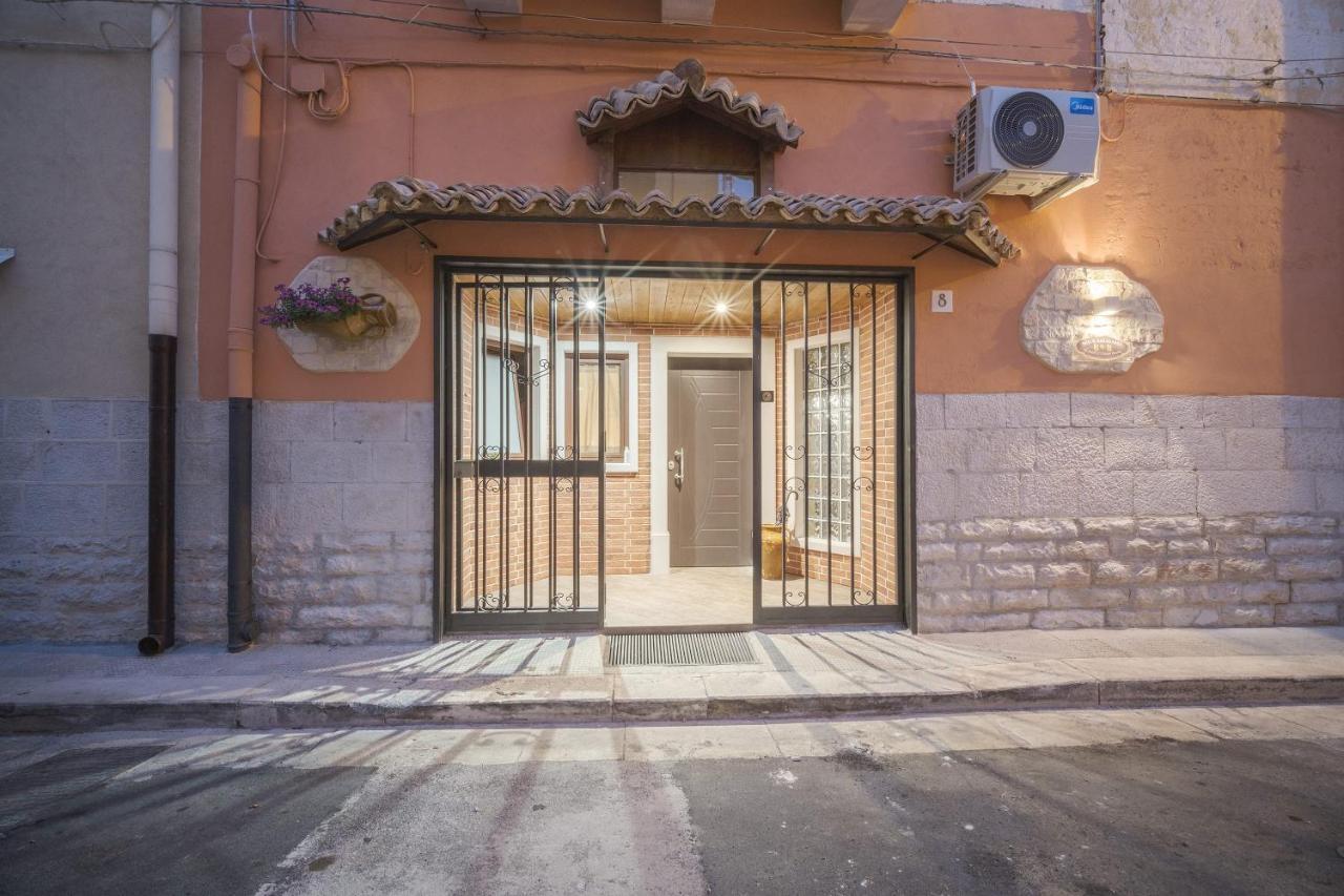 Roberto'S Guest House Andria Bagian luar foto
