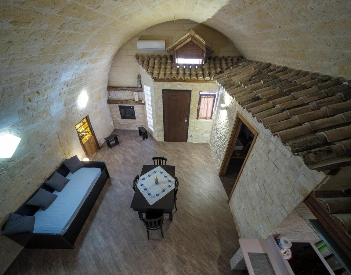 Roberto'S Guest House Andria Bagian luar foto