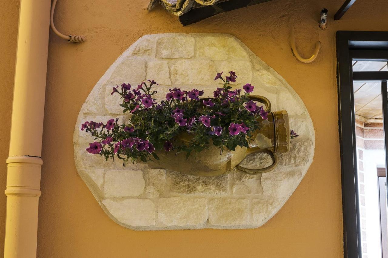 Roberto'S Guest House Andria Bagian luar foto