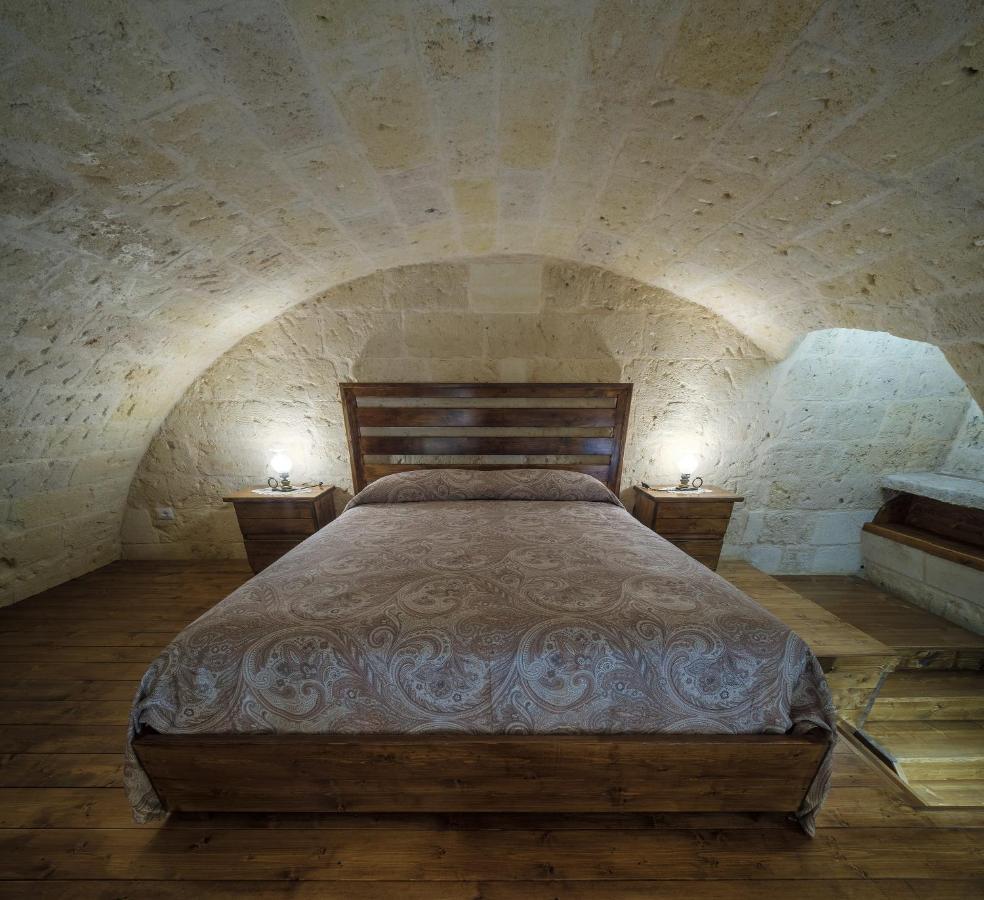 Roberto'S Guest House Andria Bagian luar foto